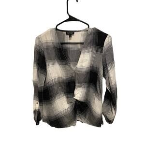 Topshop Plaid Flannel Shirt Black White V-Neck Size 4 Button Down Fall Grunge